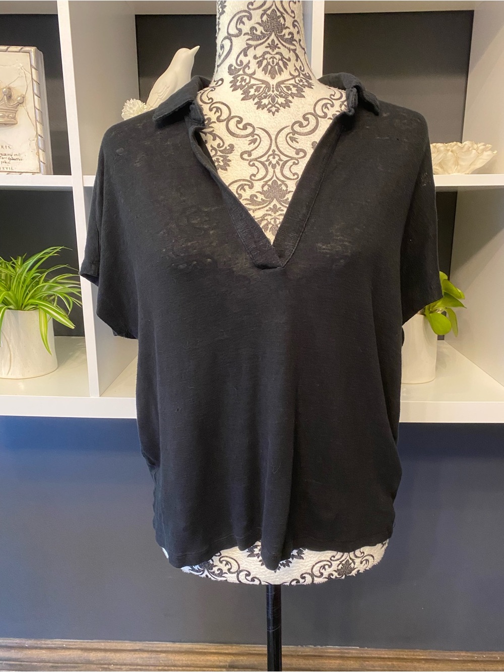 Linen Banana Republic Black Collared V-Neck Short Sleeve Top Size S